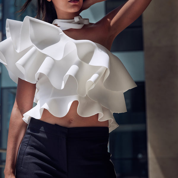 OHGA RUFFLE SHOULDER ホワイト One Shoulder Ruffle Top – STARCH The Label